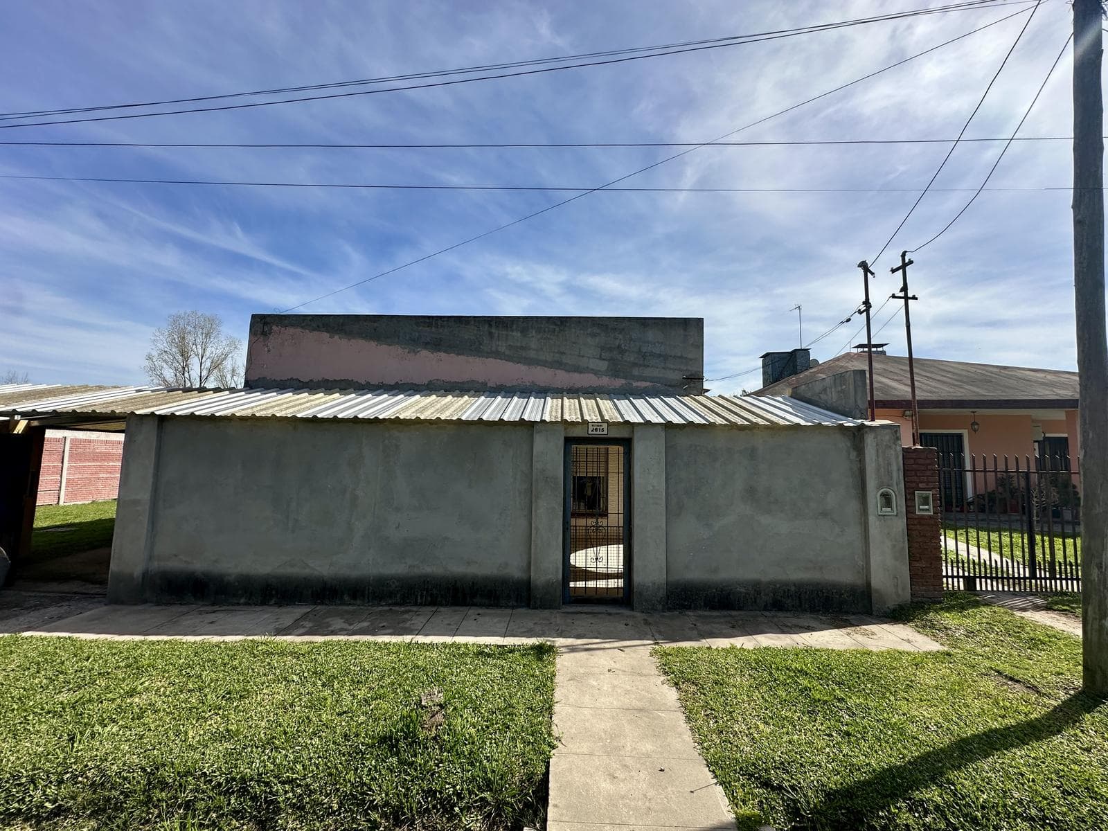 3-bedroom house, spacious green yard, patio with grill, laundry room. Ciudad Campana