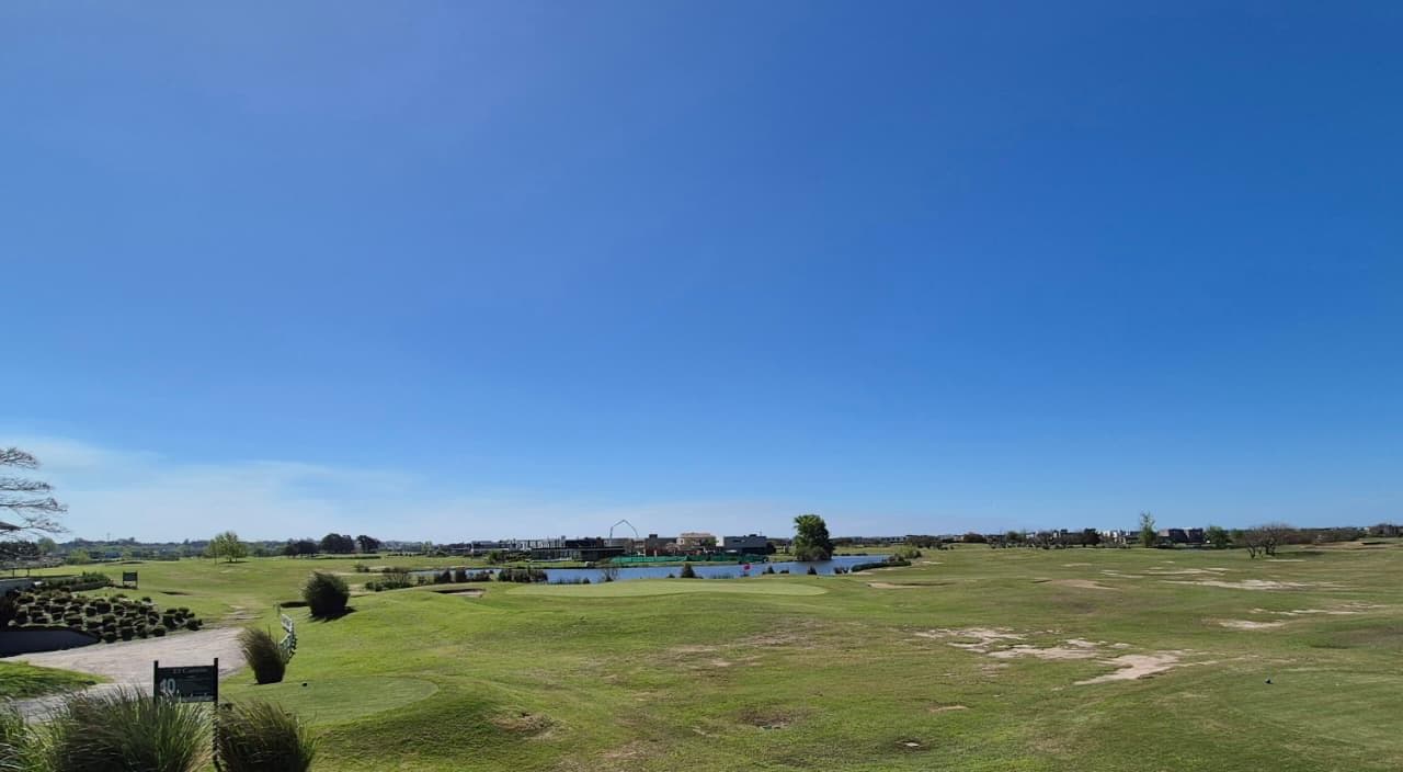 3-room apartments with amenities and a garage in GOLF Canton