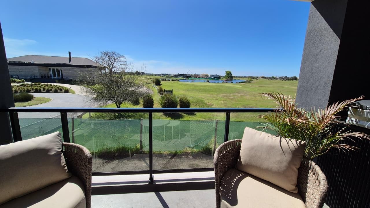 3-room apartments with amenities and a garage in GOLF Canton