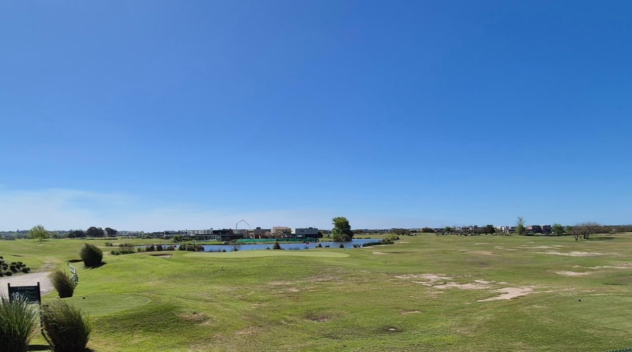 3-room apartments with amenities and a garage in GOLF Canton