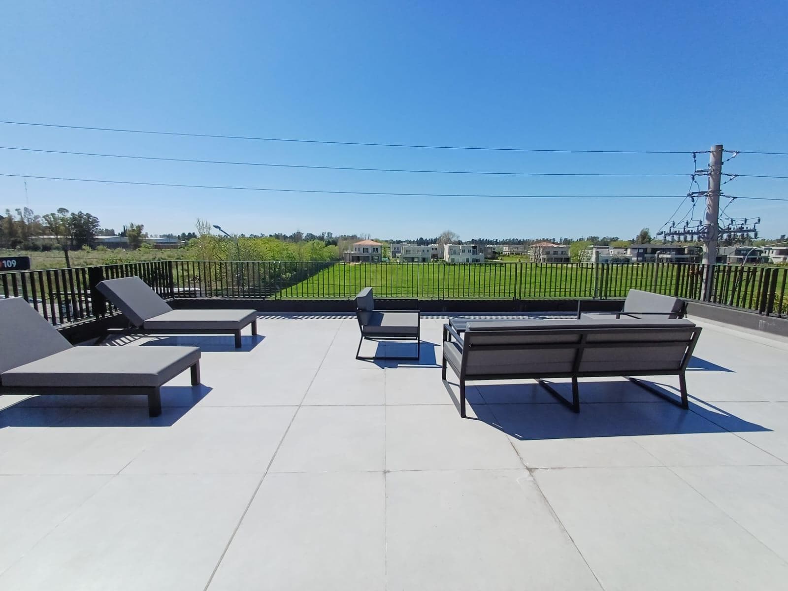 3-Room Duplex Apartment for Sale in the UP Pilar Condominium with Access to Pilar Lagoon