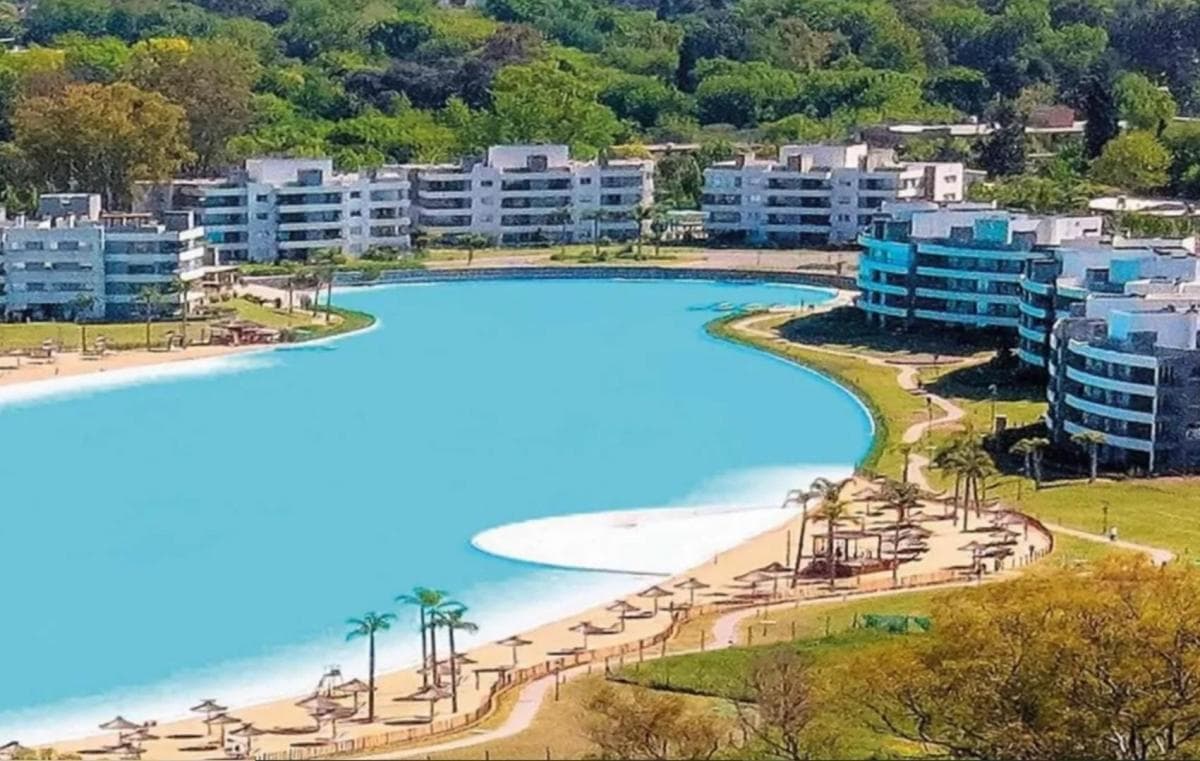 3-Room Duplex Apartment for Sale in the UP Pilar Condominium with Access to Pilar Lagoon