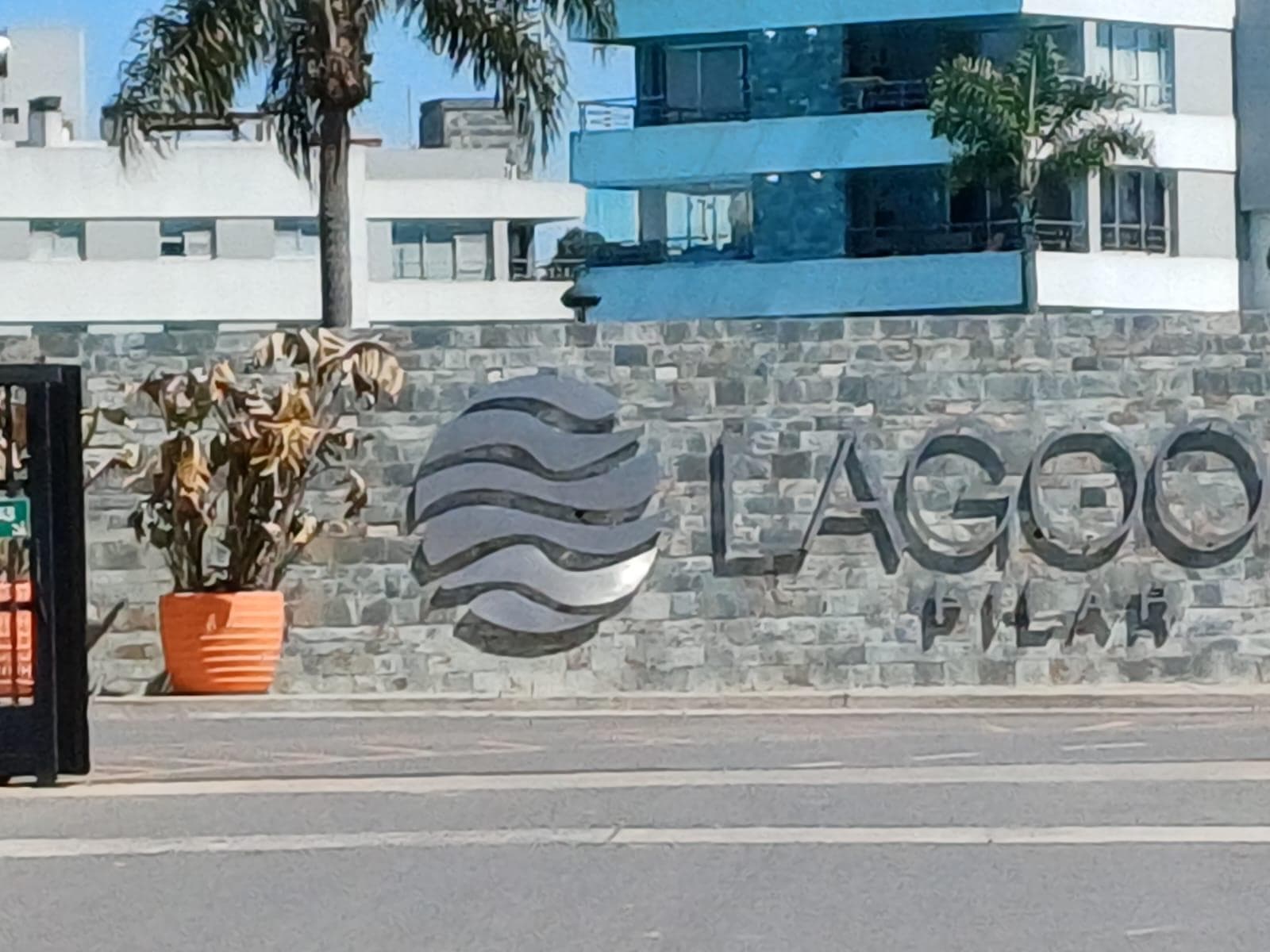 3-Room Duplex Apartment for Sale in the UP Pilar Condominium with Access to Pilar Lagoon