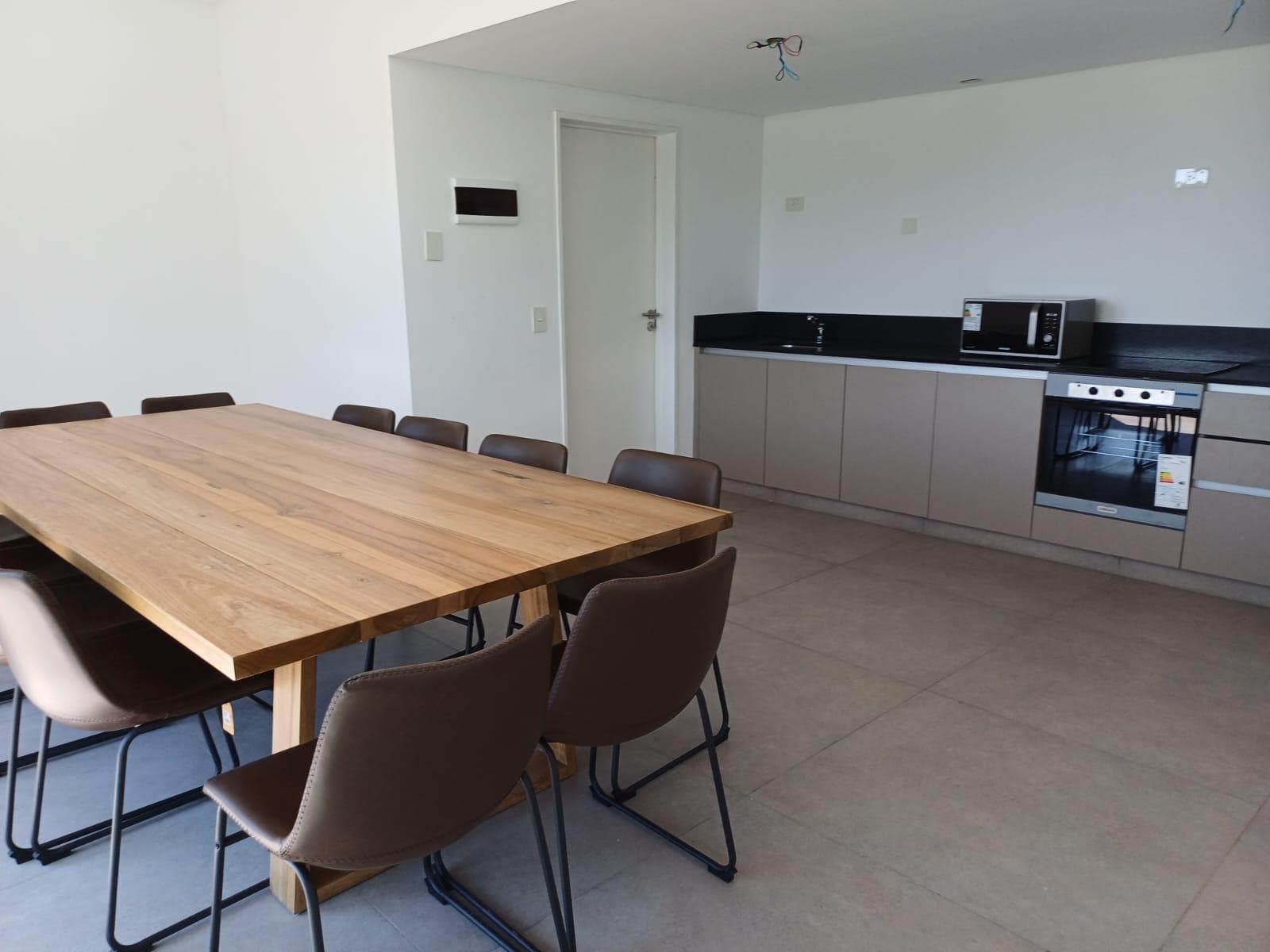 3-Room Duplex Apartment for Sale in the UP Pilar Condominium with Access to Pilar Lagoon