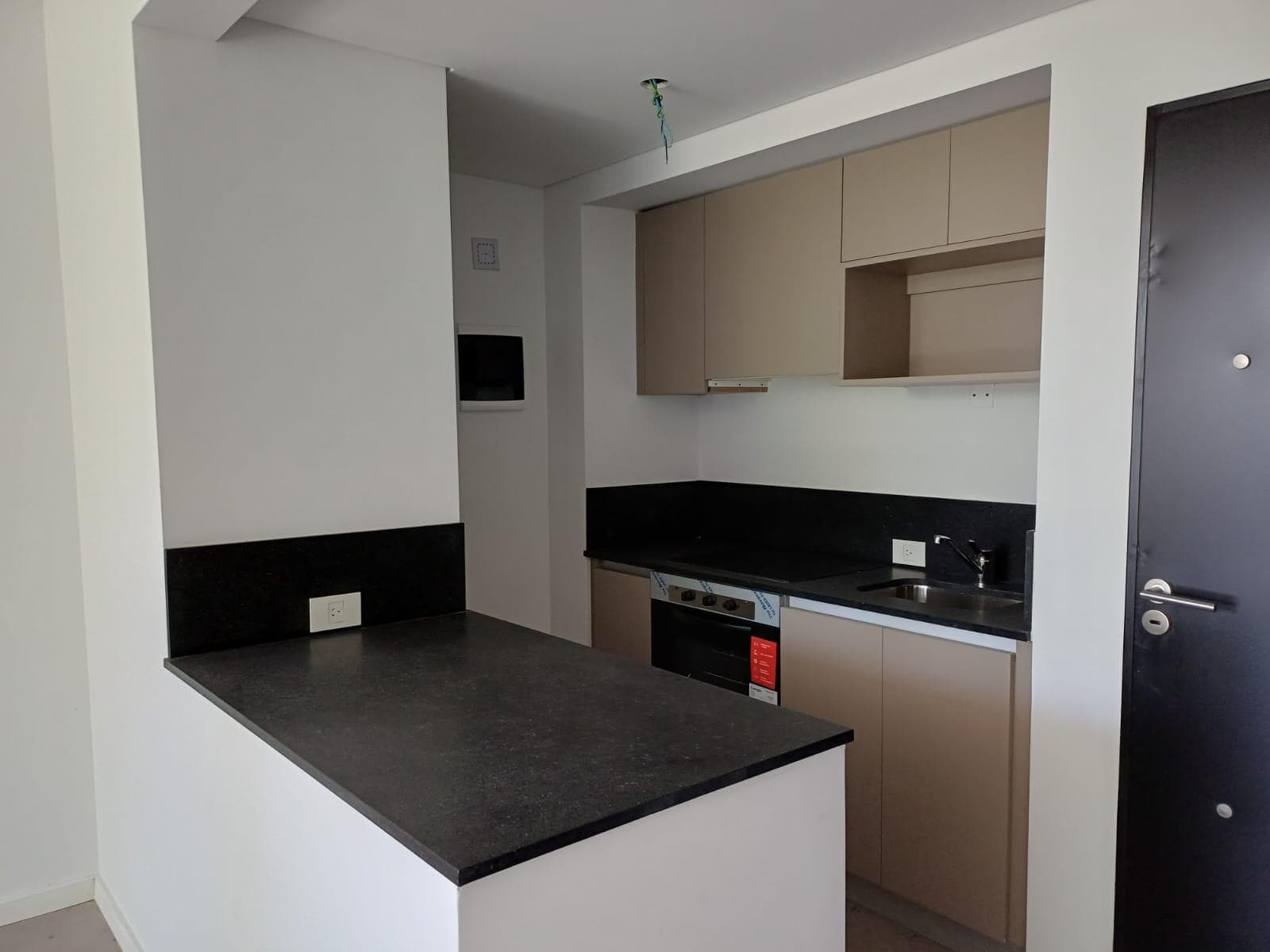3-Room Duplex Apartment for Sale in the UP Pilar Condominium with Access to Pilar Lagoon