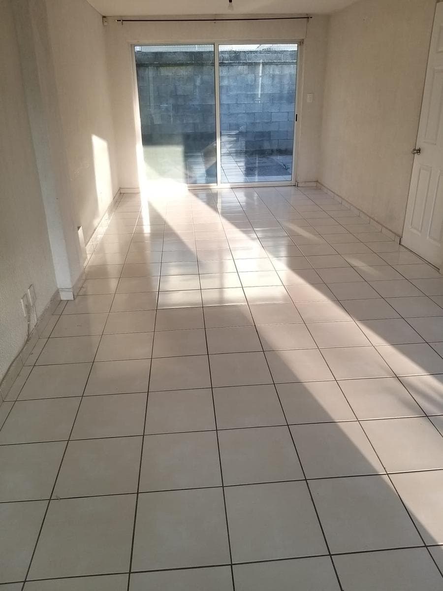 Casa de 3 Recámaras en esquina y con terreno excedente