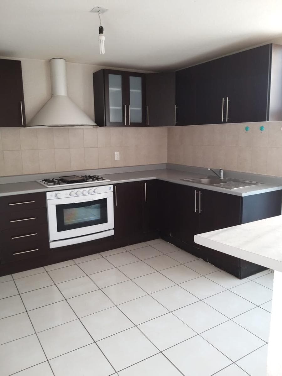Casa de 3 Recámaras en esquina y con terreno excedente