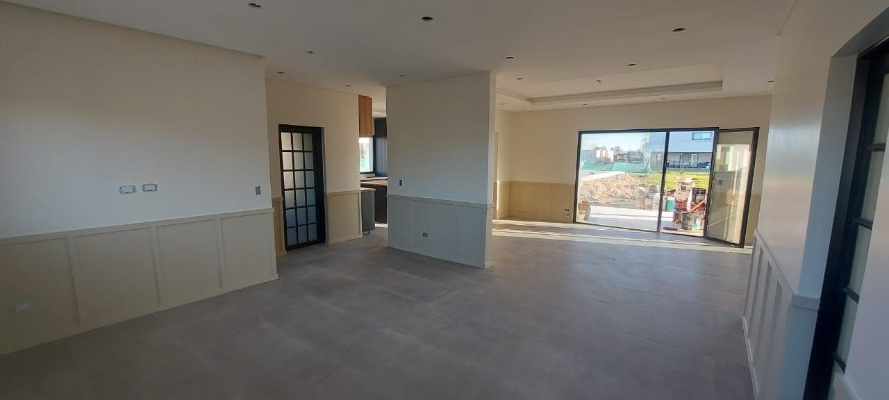 House for Sale - 3 Bedrooms in Santa Isabel II
