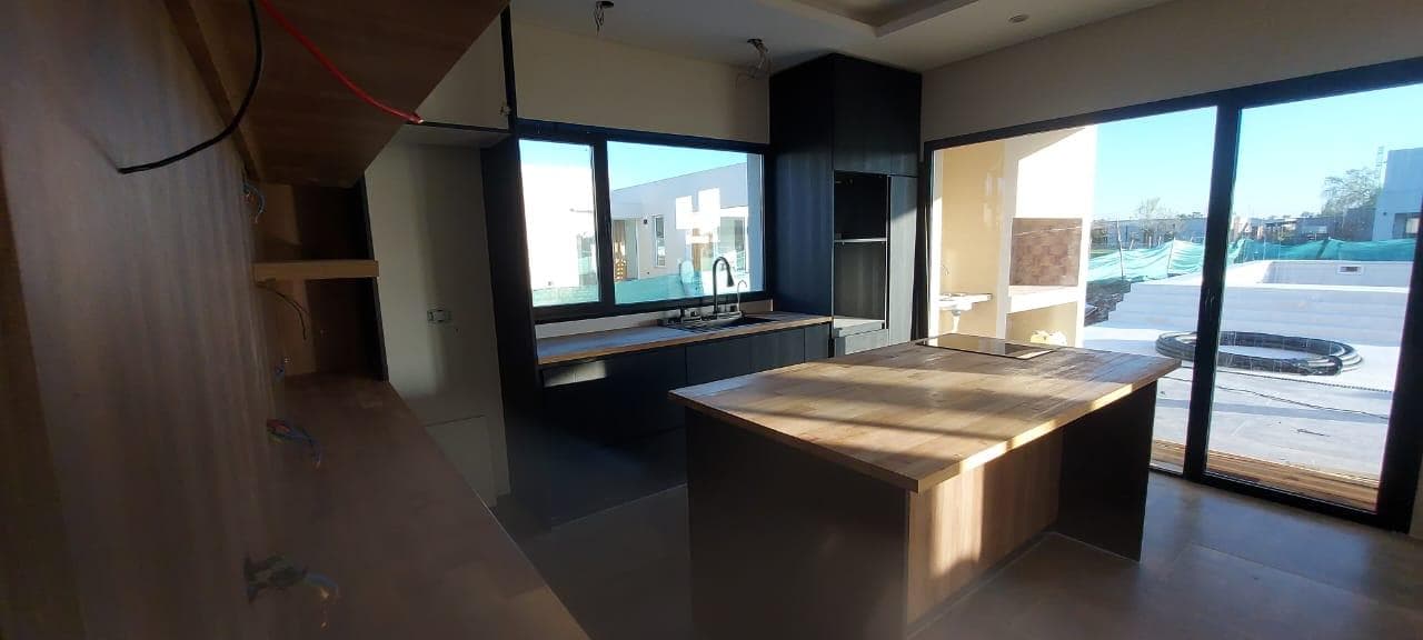 House for Sale - 3 Bedrooms in Santa Isabel II