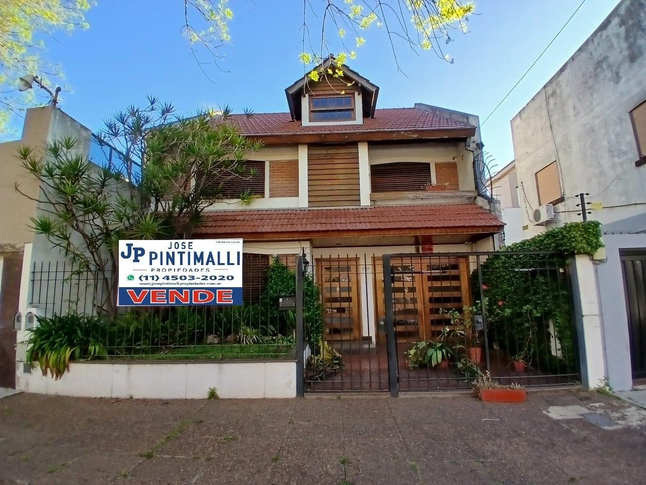 House for sale: 5 rooms, garage, patio, terrace, 2 bathrooms, playroom in Villa Devoto
