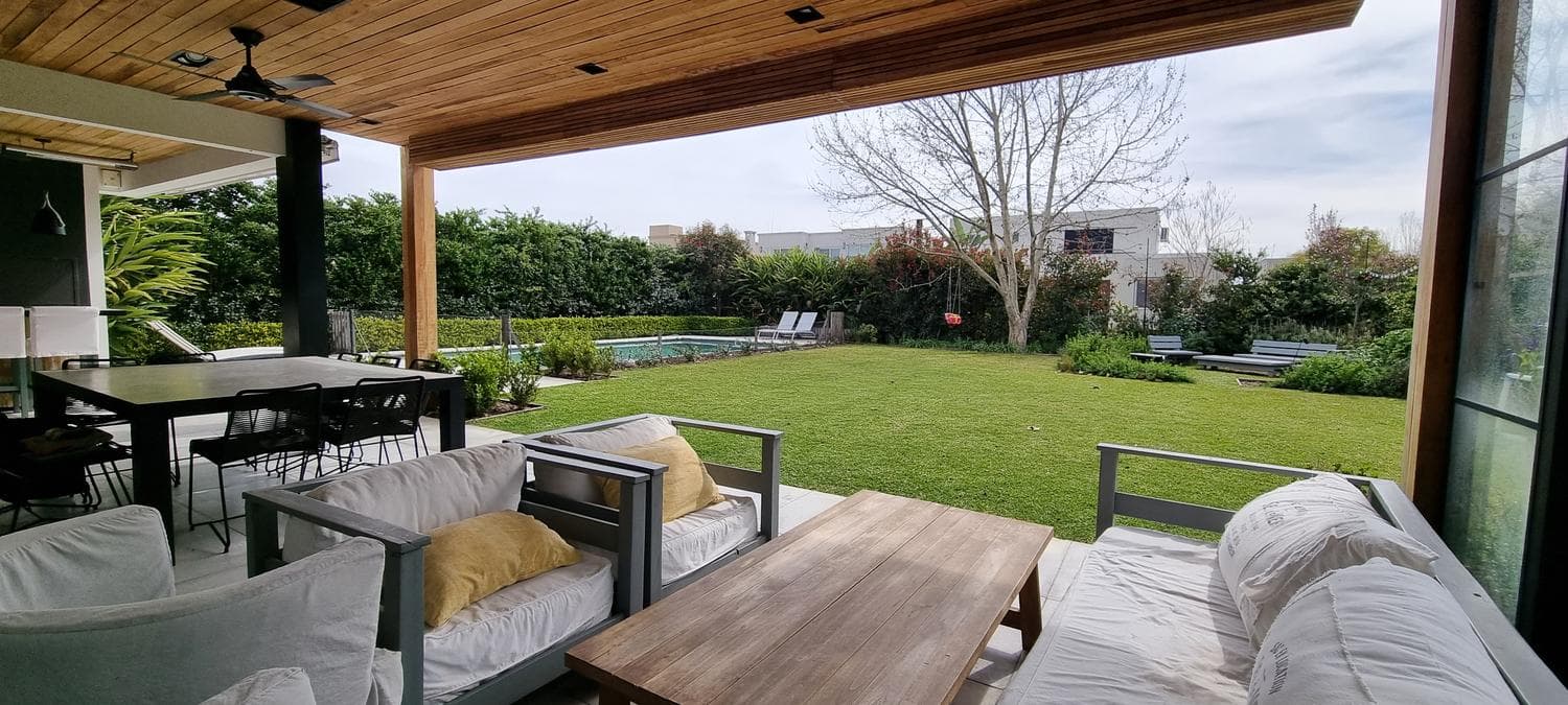 House for short-term rent in Las Liebres, Panamericana Km 38, 4 bedrooms, garden, and pool