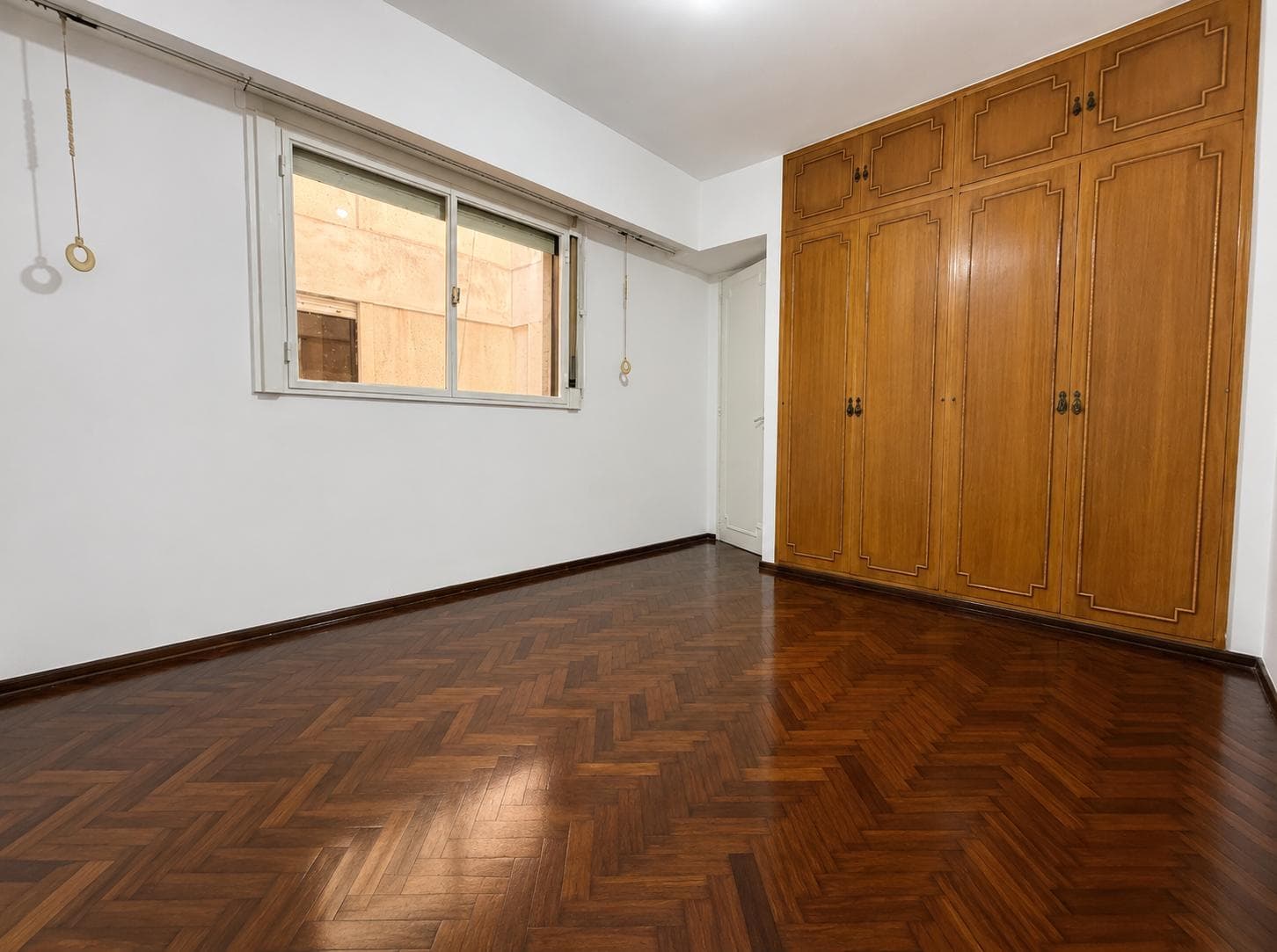 3-BEDROOM APARTMENT FOR SALE (WITH A UTILITY ROOM) IN DOWNTOWN