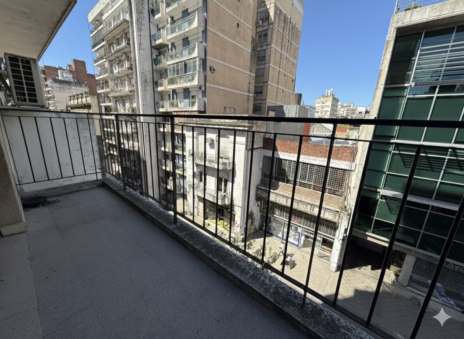 3-BEDROOM APARTMENT FOR SALE (WITH A UTILITY ROOM) IN DOWNTOWN