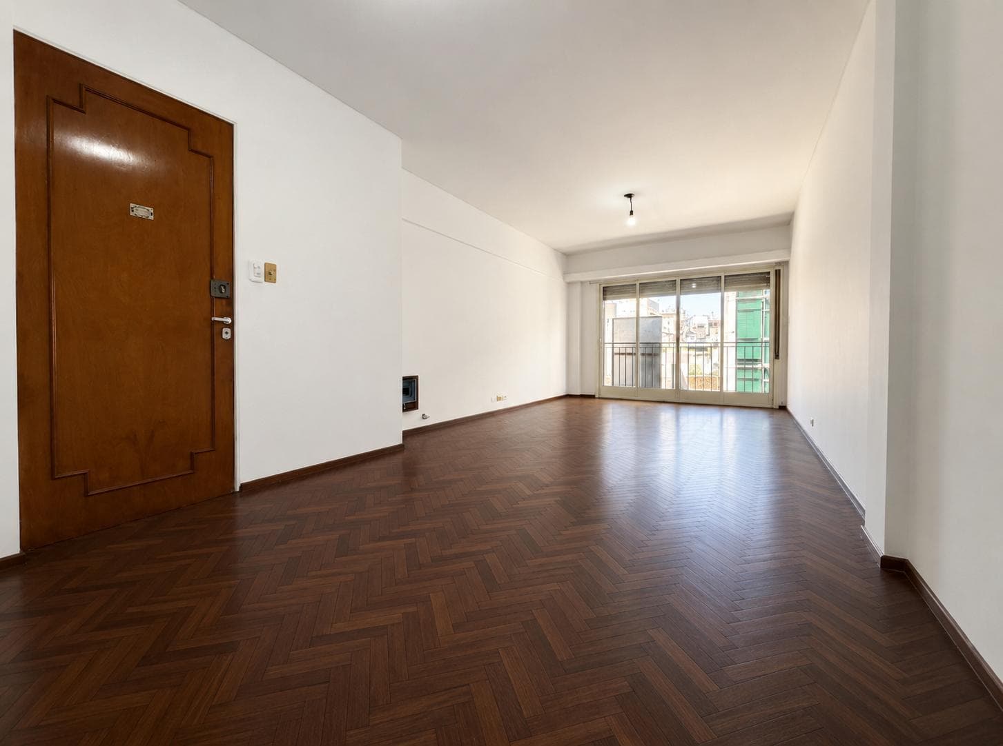 3-BEDROOM APARTMENT FOR SALE (WITH A UTILITY ROOM) IN DOWNTOWN