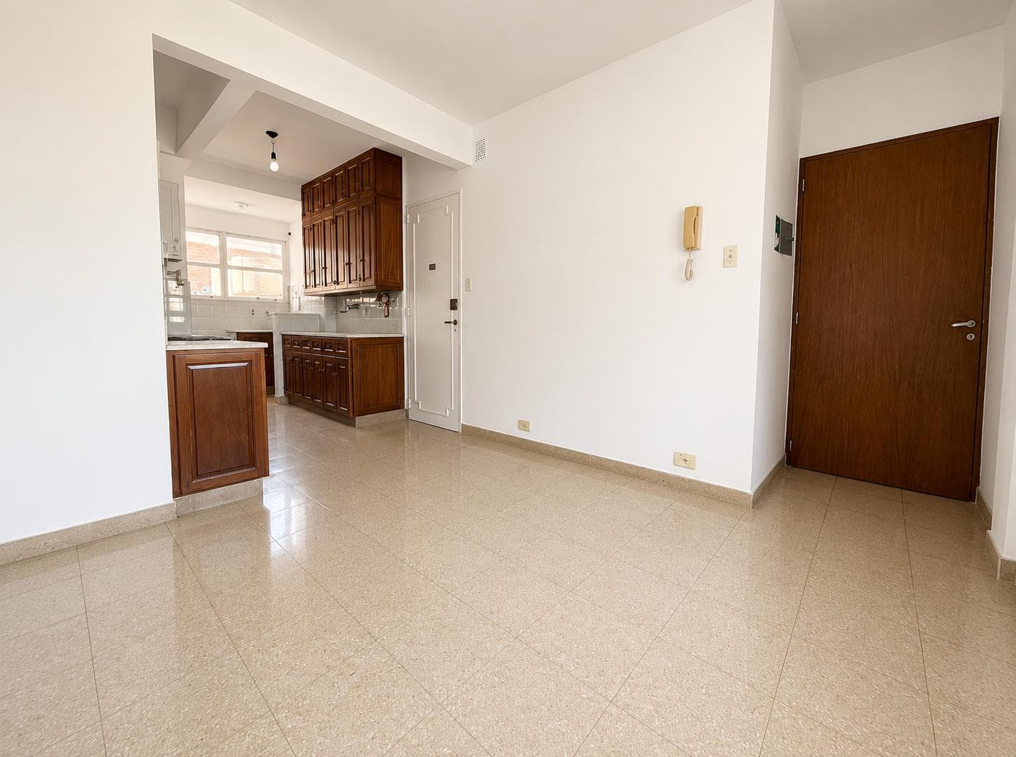 3-BEDROOM APARTMENT FOR SALE (WITH A UTILITY ROOM) IN DOWNTOWN