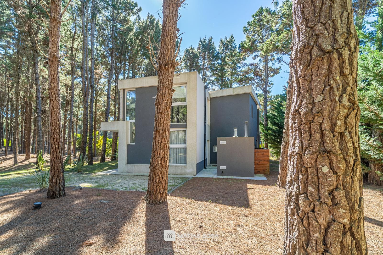 Venta - Casa 5 Ambientes Frente al Lago - Villarobles