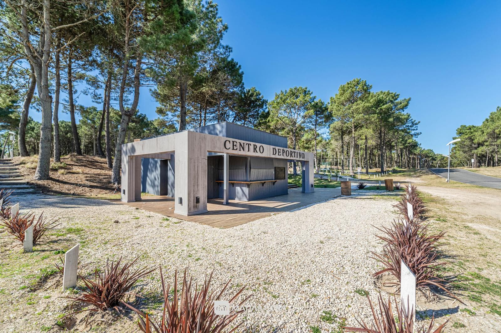 Venta - Casa 5 Ambientes Frente al Lago - Villarobles