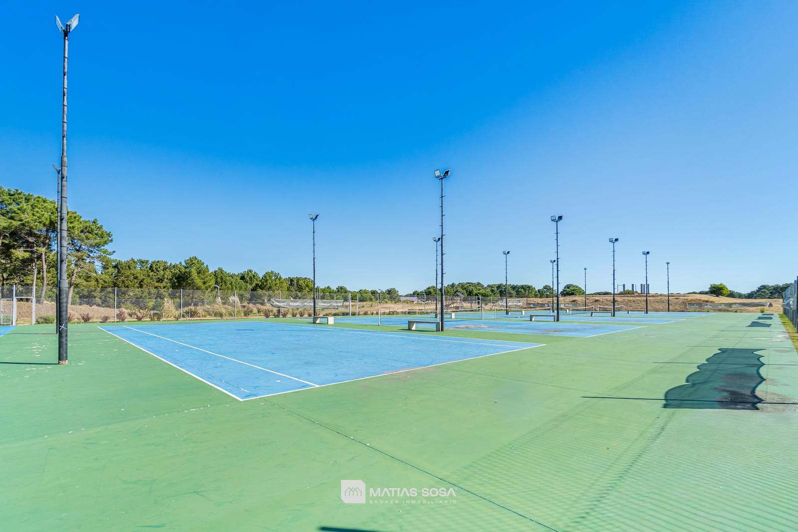 Venta - Casa 5 Ambientes Frente al Lago - Villarobles