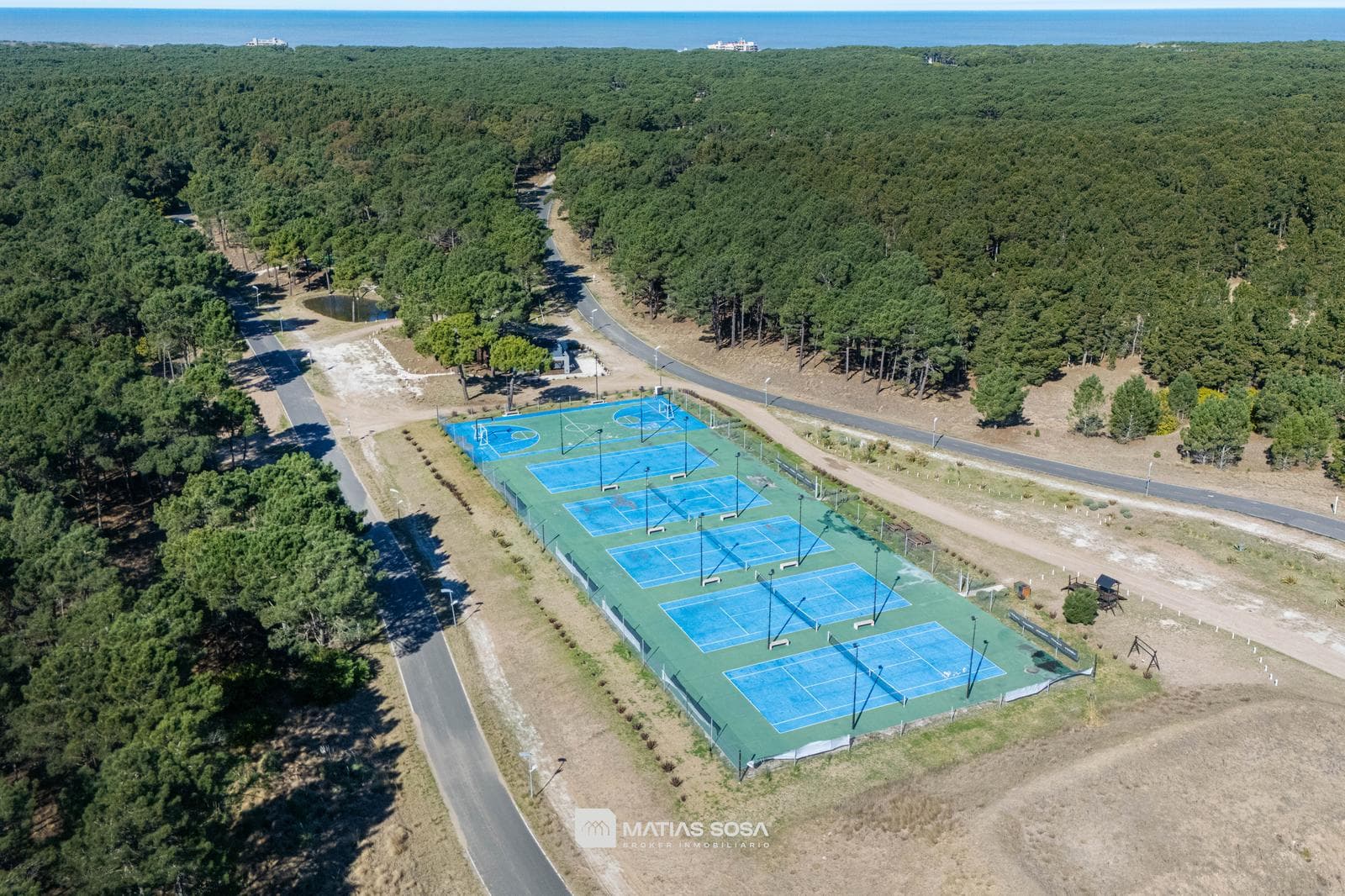 Venta - Casa 5 Ambientes Frente al Lago - Villarobles