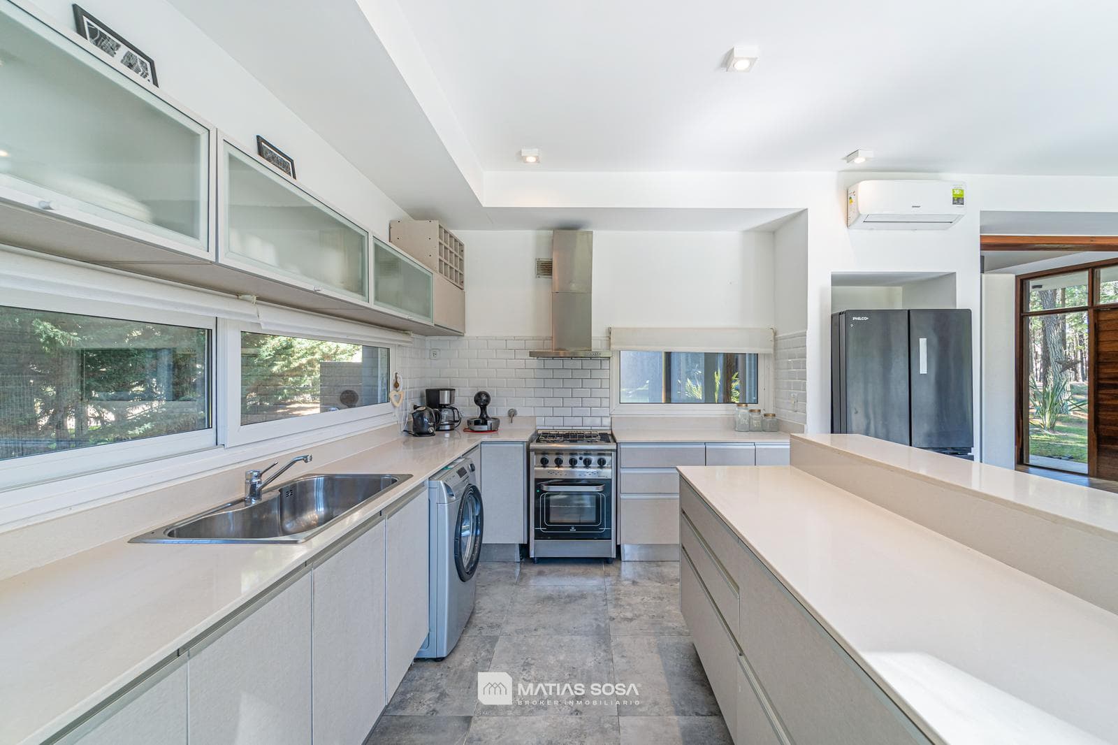 Venta - Casa 5 Ambientes Frente al Lago - Villarobles