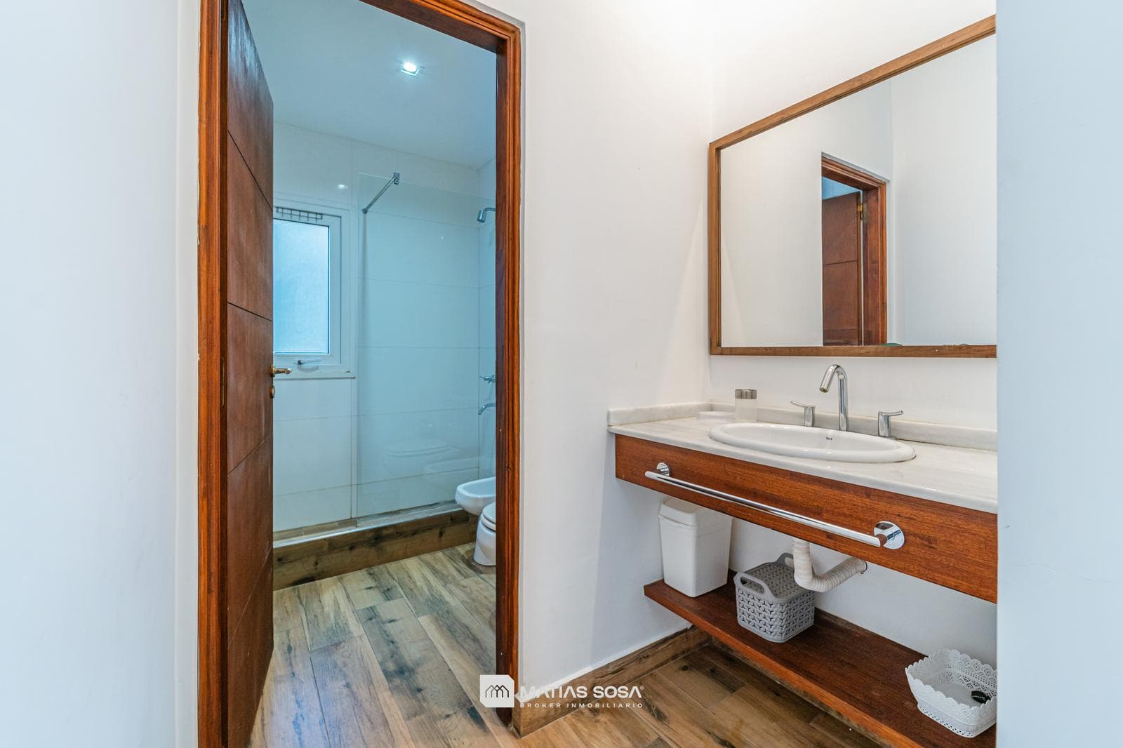 Venta - Casa 5 Ambientes Frente al Lago - Villarobles
