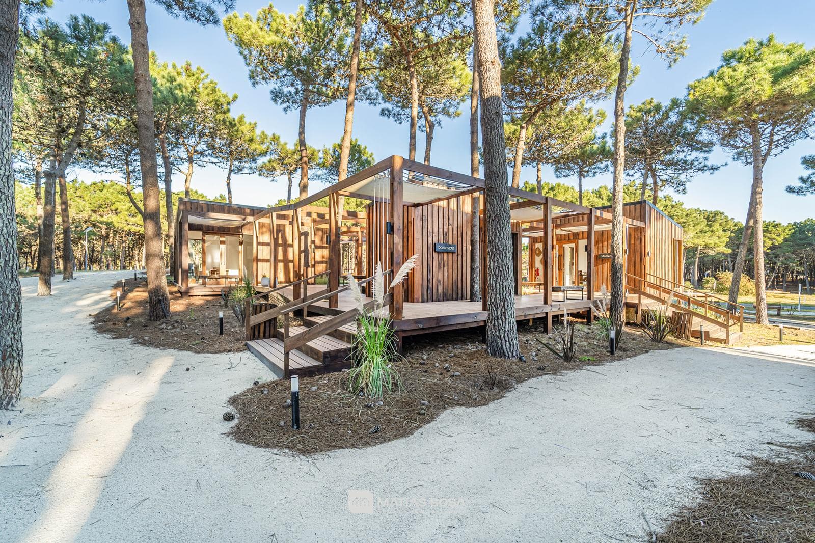 Venta - Casa 5 Ambientes Frente al Lago - Villarobles