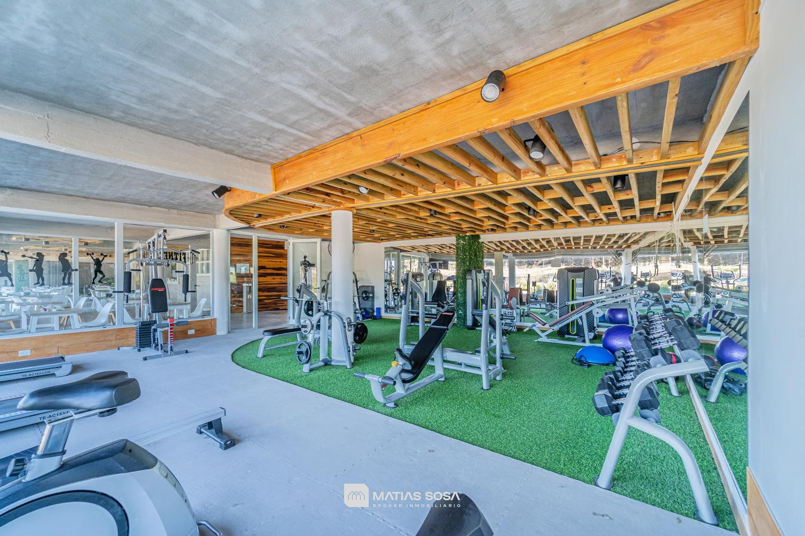 Venta - Casa 5 Ambientes Frente al Lago - Villarobles