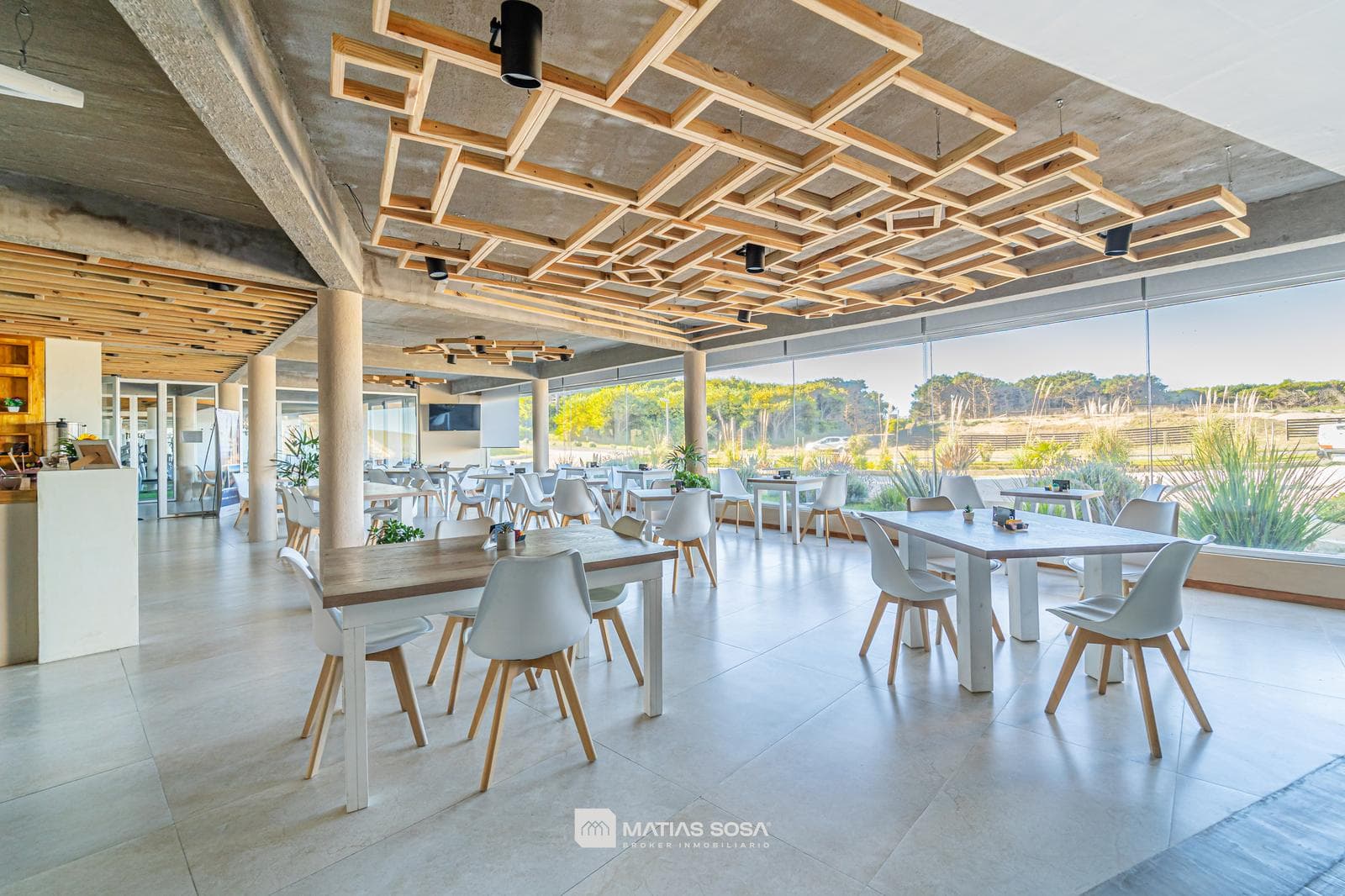 Venta - Casa 5 Ambientes Frente al Lago - Villarobles