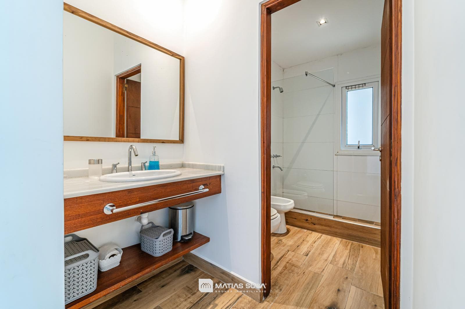 Venta - Casa 5 Ambientes Frente al Lago - Villarobles
