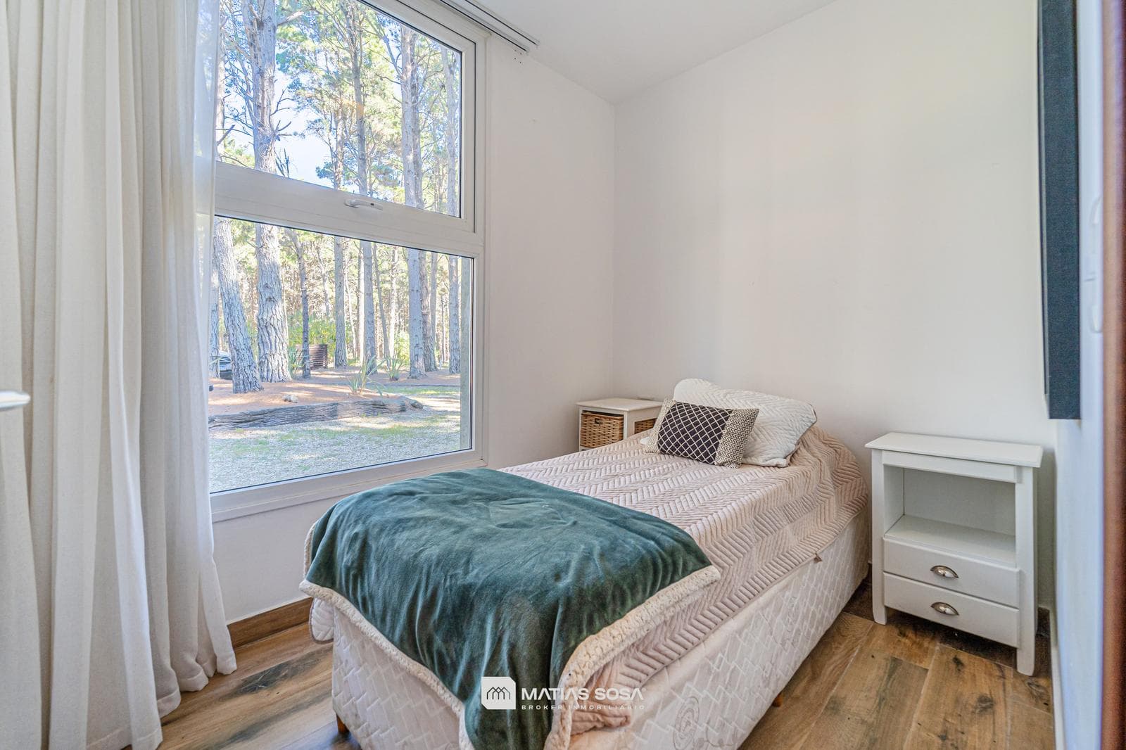 Venta - Casa 5 Ambientes Frente al Lago - Villarobles