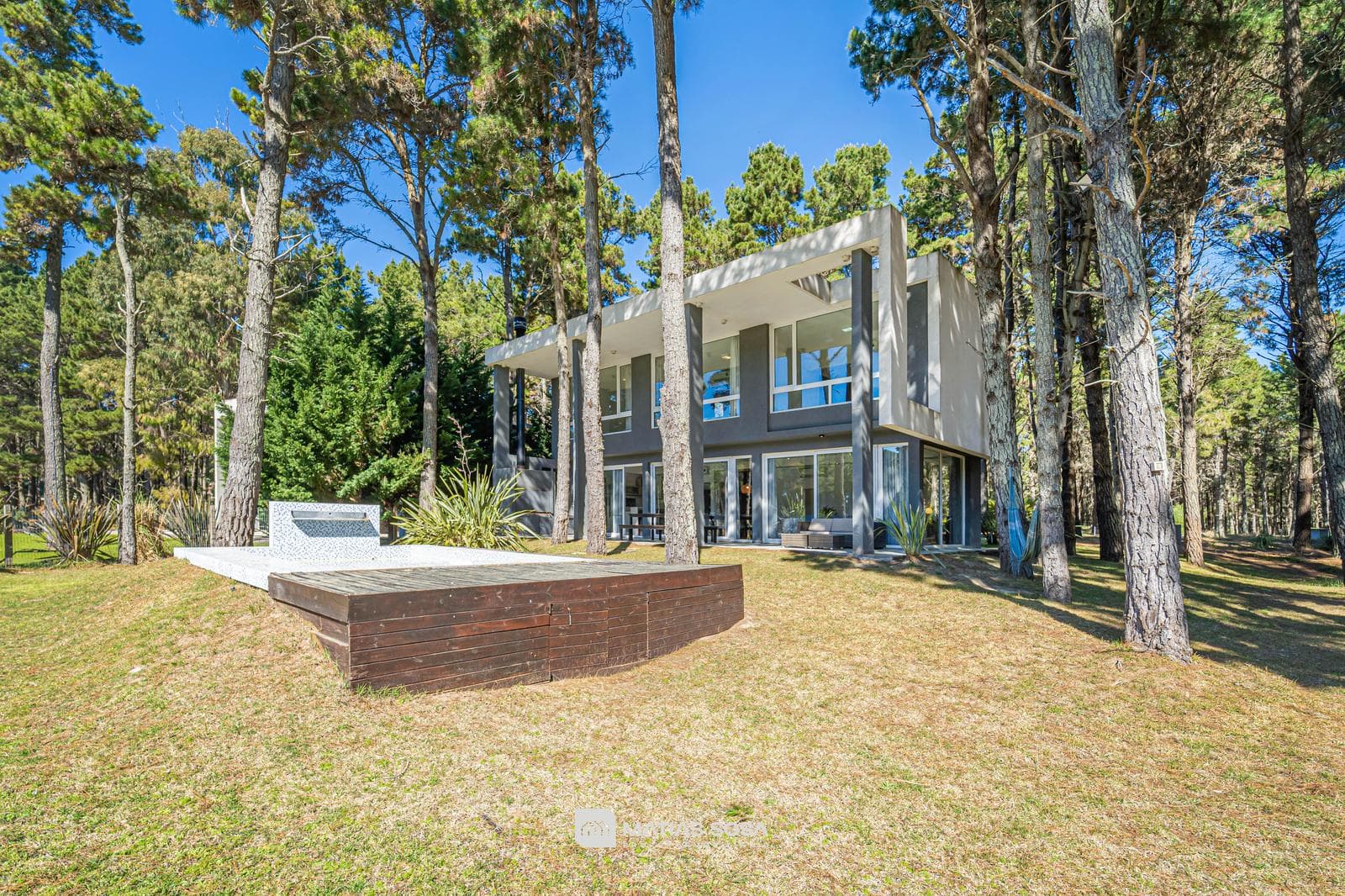 Venta - Casa 5 Ambientes Frente al Lago - Villarobles
