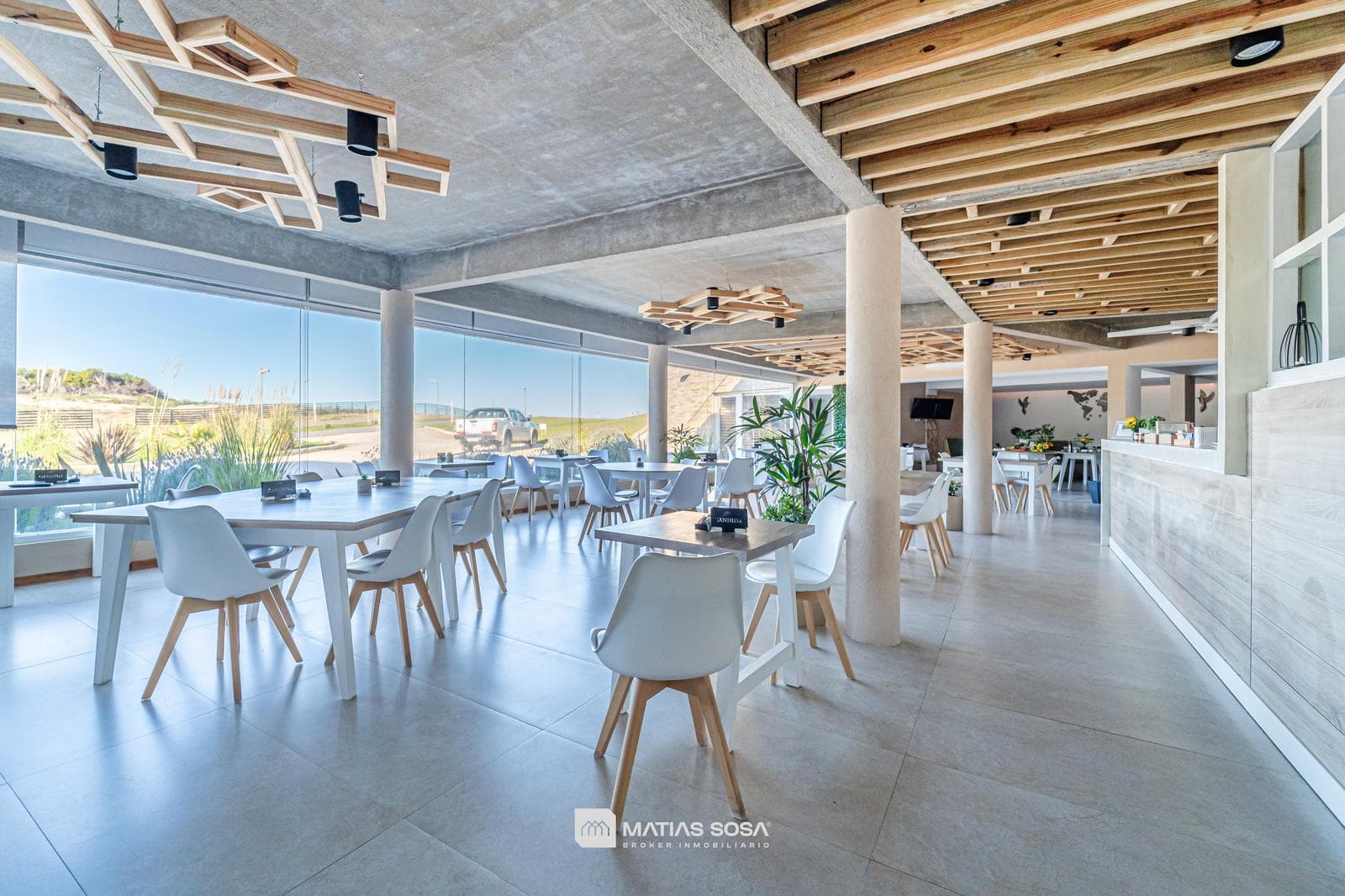 Venta - Casa 5 Ambientes Frente al Lago - Villarobles