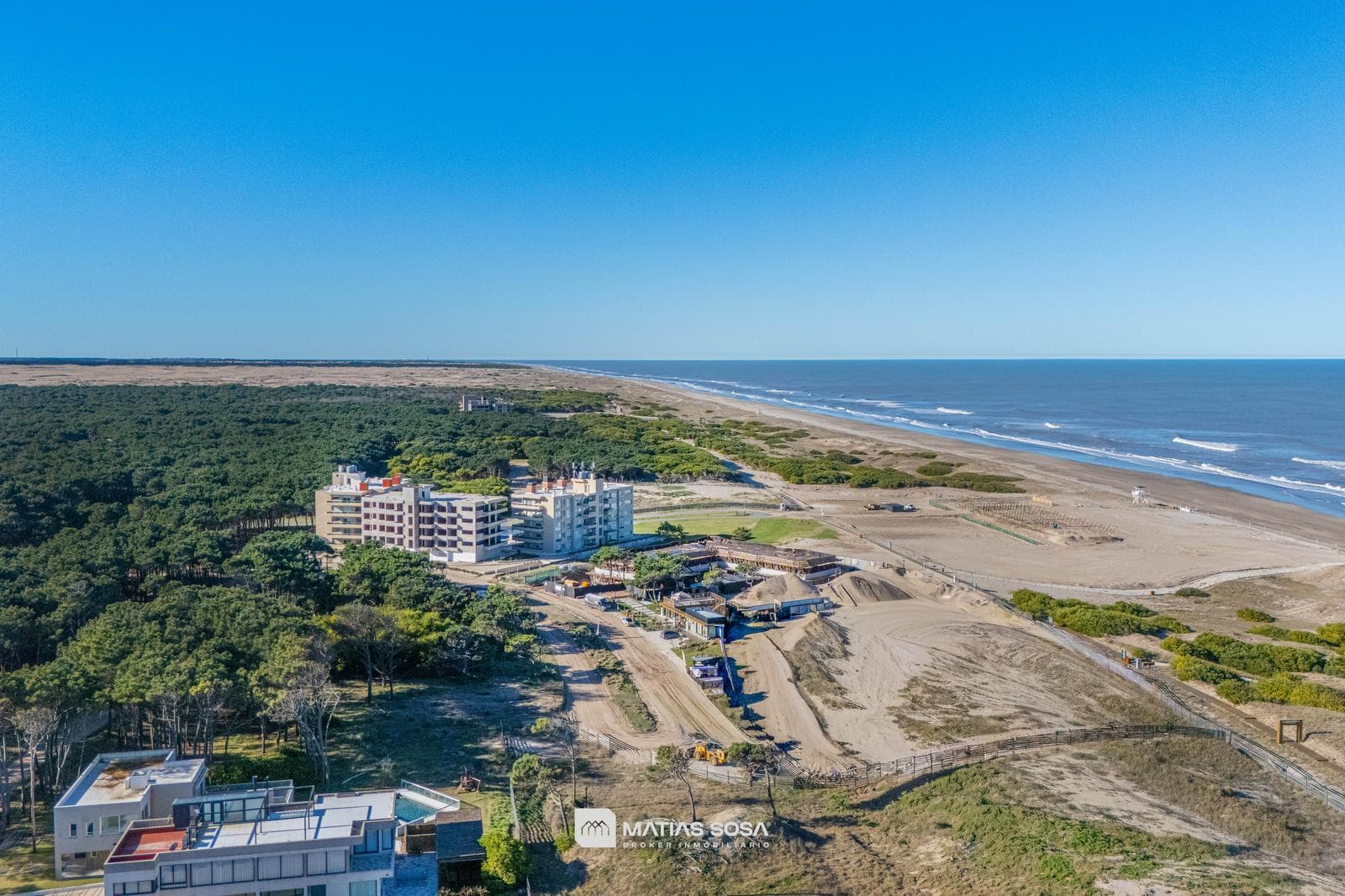 Venta - Casa 5 Ambientes Frente al Lago - Villarobles