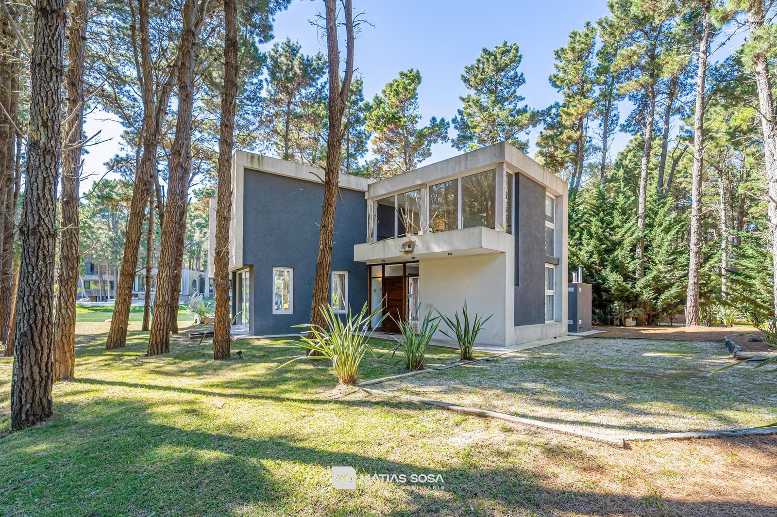 Venta - Casa 5 Ambientes Frente al Lago - Villarobles