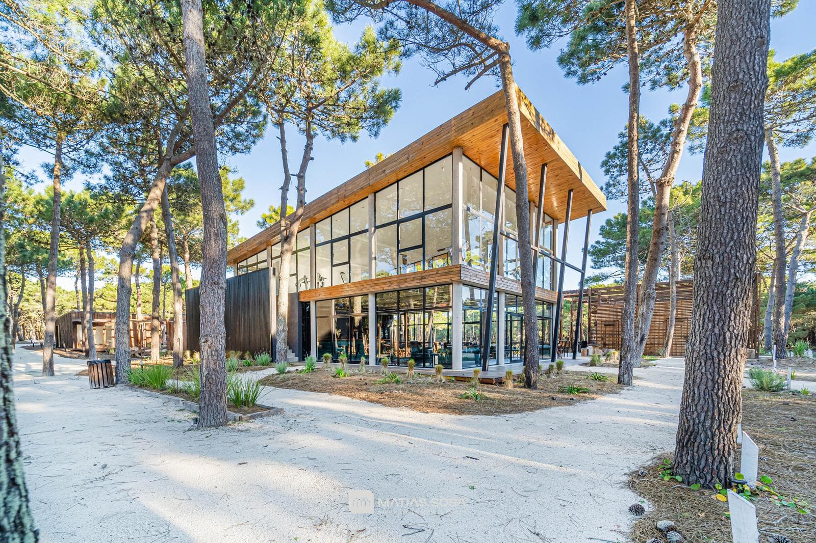 Venta - Casa 5 Ambientes Frente al Lago - Villarobles