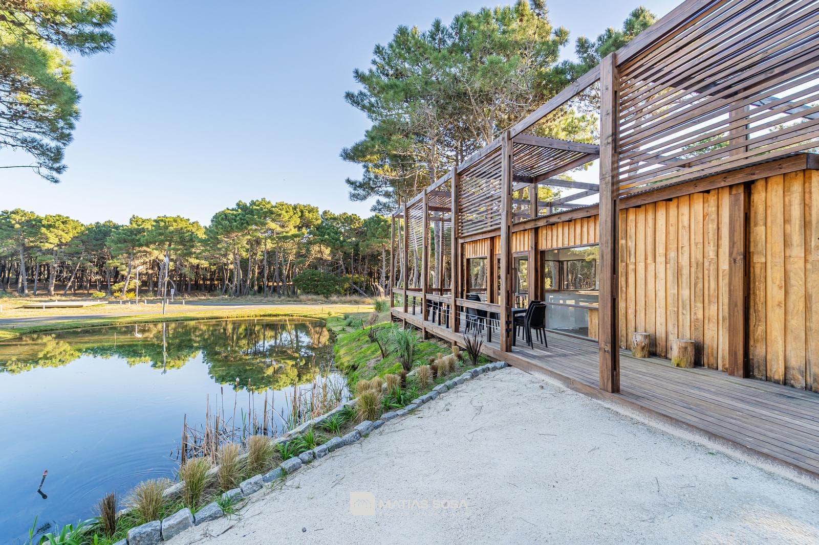 Venta - Casa 5 Ambientes Frente al Lago - Villarobles