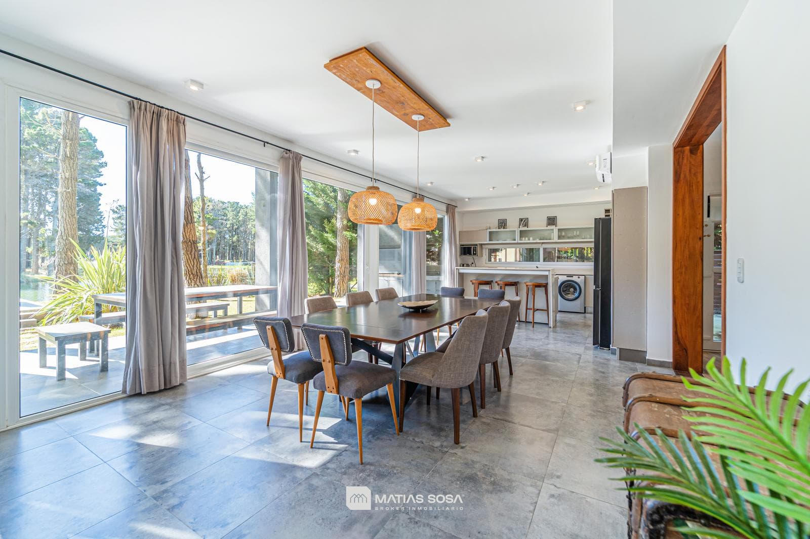 Venta - Casa 5 Ambientes Frente al Lago - Villarobles