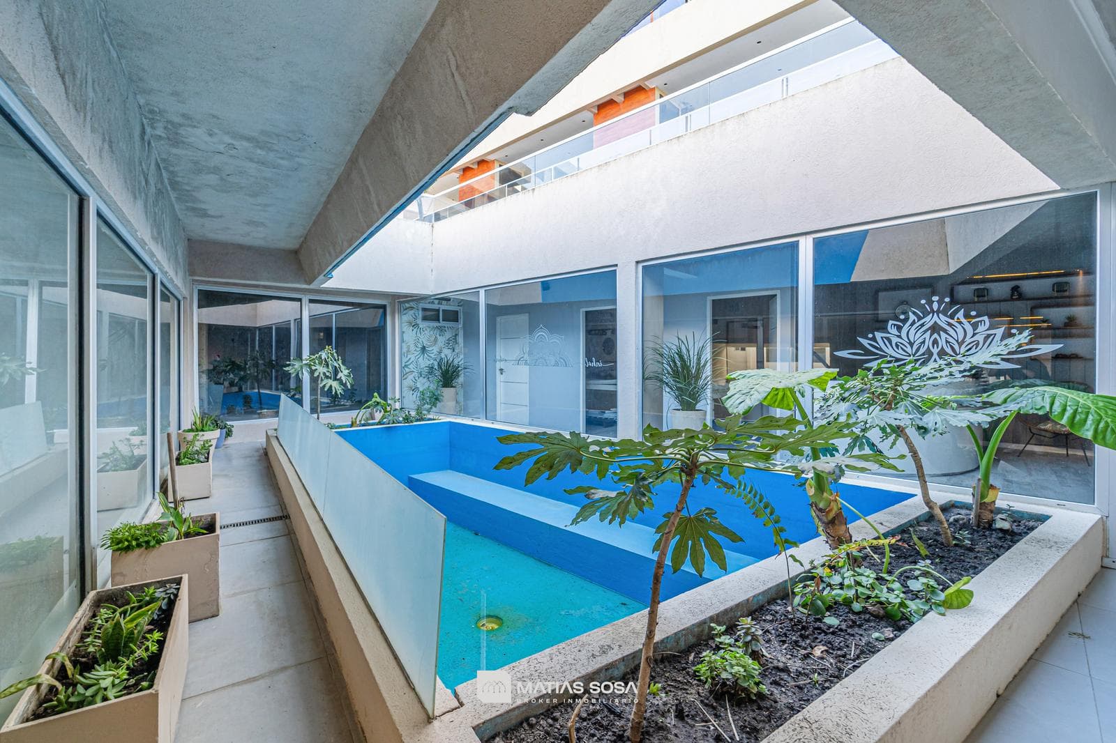 Venta - Casa 5 Ambientes Frente al Lago - Villarobles