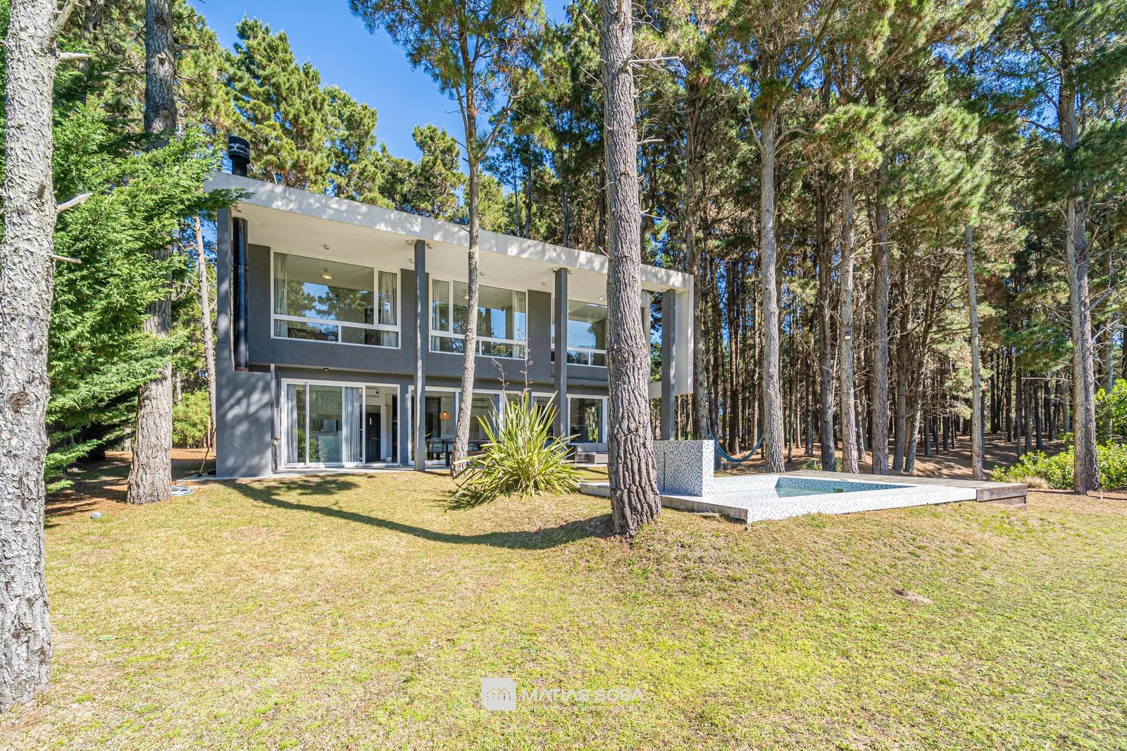 Venta - Casa 5 Ambientes Frente al Lago - Villarobles
