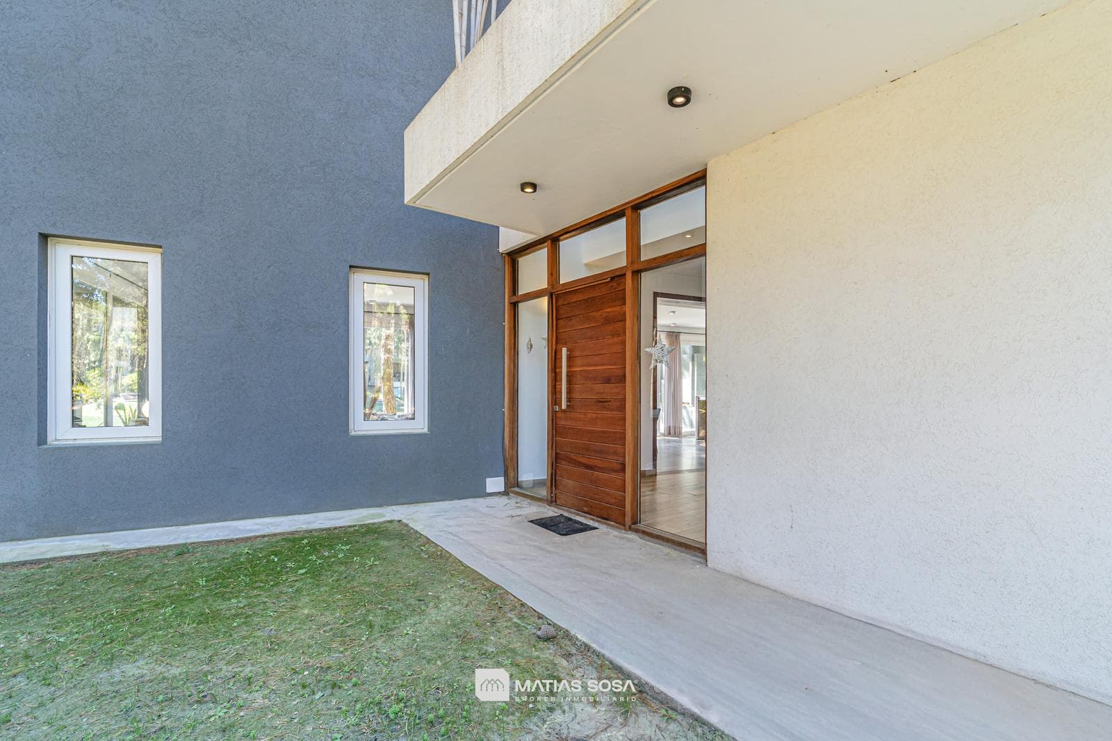 Venta - Casa 5 Ambientes Frente al Lago - Villarobles
