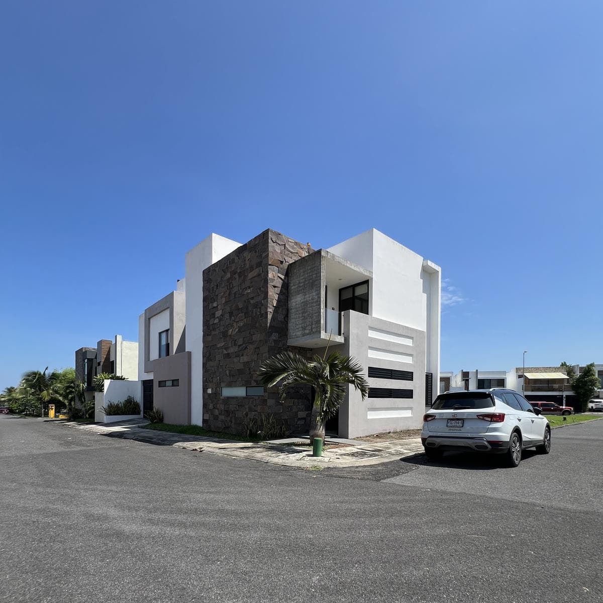 House - Lomas de la Rioja Subdivision