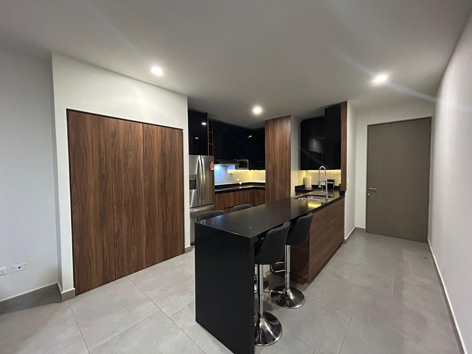 APARTMENT FOR RENT AT LA PROEZA TOWER 1