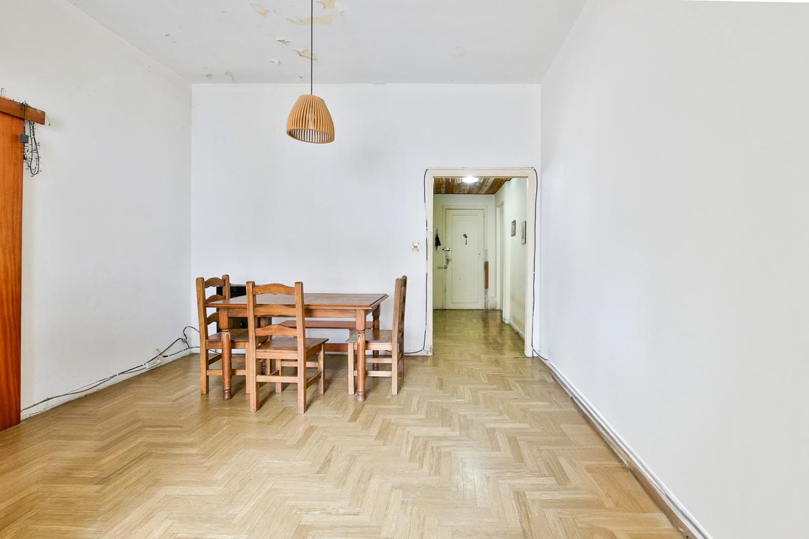 5-ROOM HOUSE FOR SALE WITH A YARD IN ALMAGRO - ON THE MAIN STREET - QUALIFIES FOR A MORTGAGE