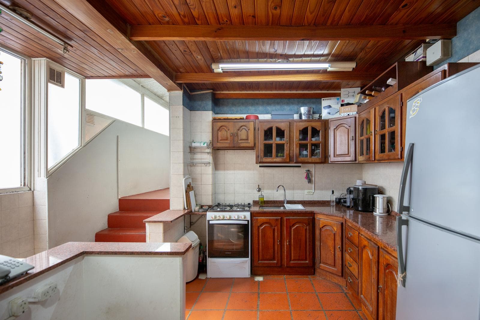 5-ROOM HOUSE FOR SALE WITH A YARD IN ALMAGRO - ON THE MAIN STREET - QUALIFIES FOR A MORTGAGE