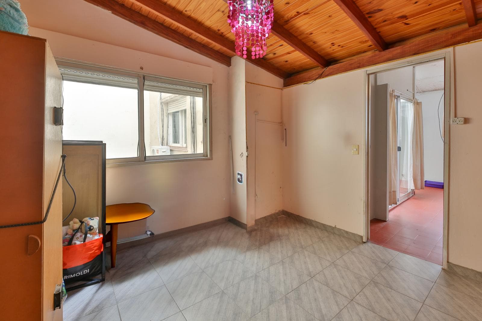 5-ROOM HOUSE FOR SALE WITH A YARD IN ALMAGRO - ON THE MAIN STREET - QUALIFIES FOR A MORTGAGE