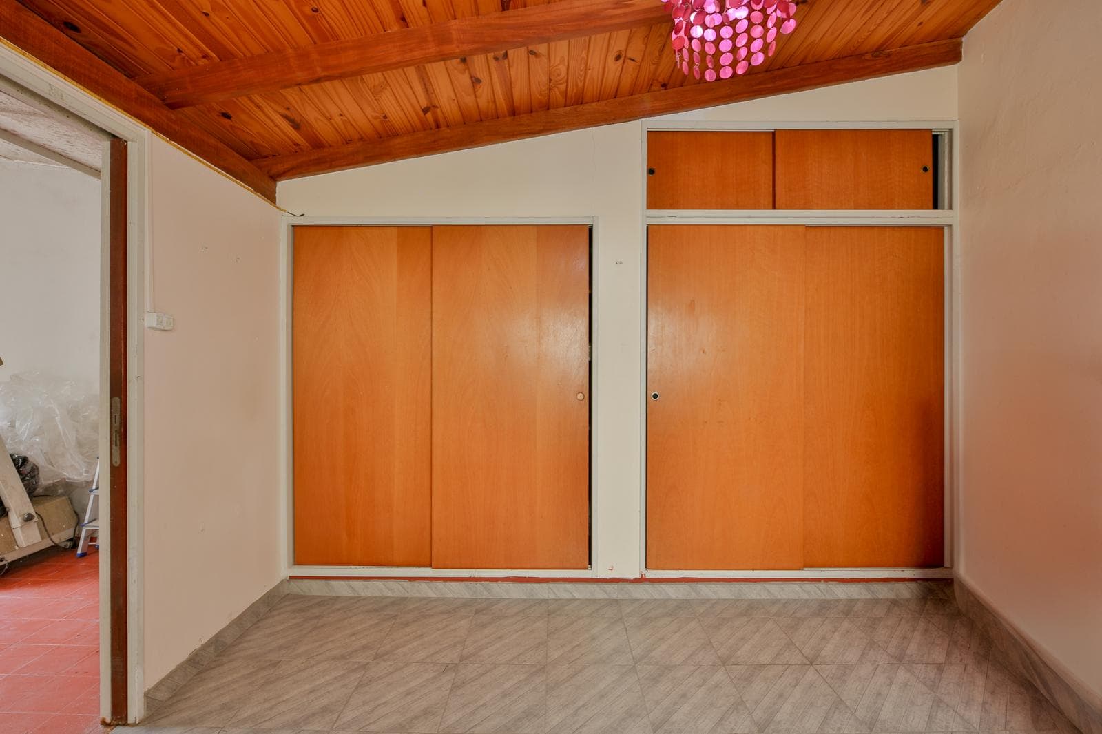 5-ROOM HOUSE FOR SALE WITH A YARD IN ALMAGRO - ON THE MAIN STREET - QUALIFIES FOR A MORTGAGE