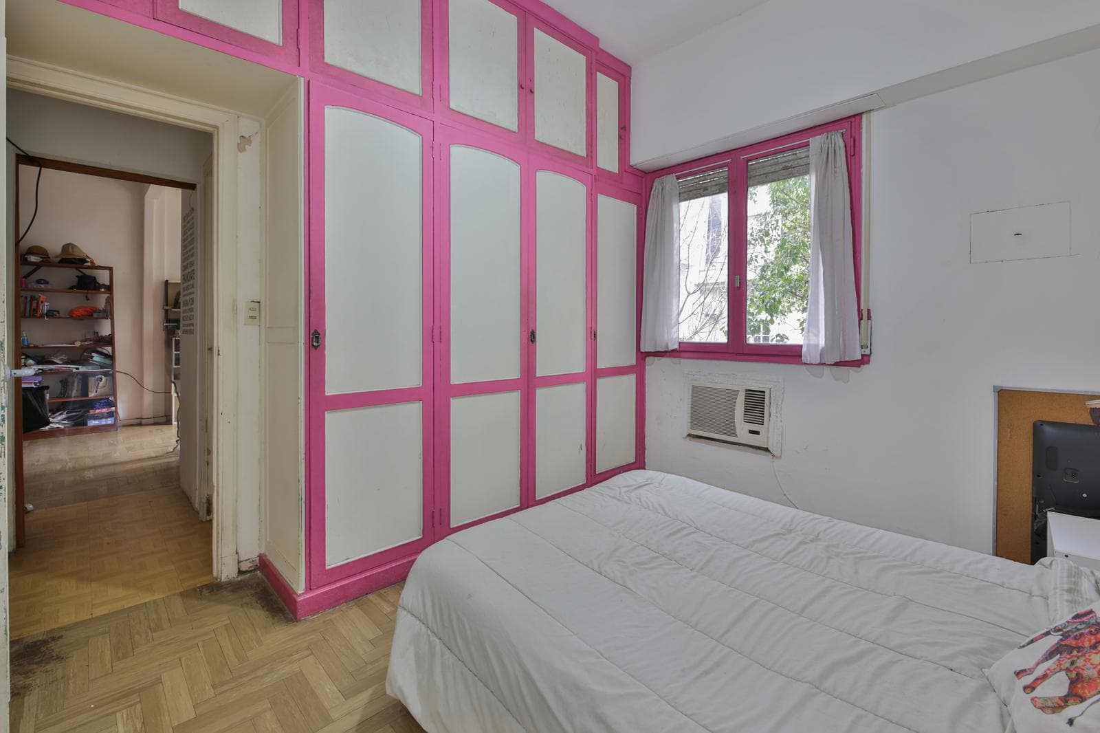 5-ROOM HOUSE FOR SALE WITH A YARD IN ALMAGRO - ON THE MAIN STREET - QUALIFIES FOR A MORTGAGE