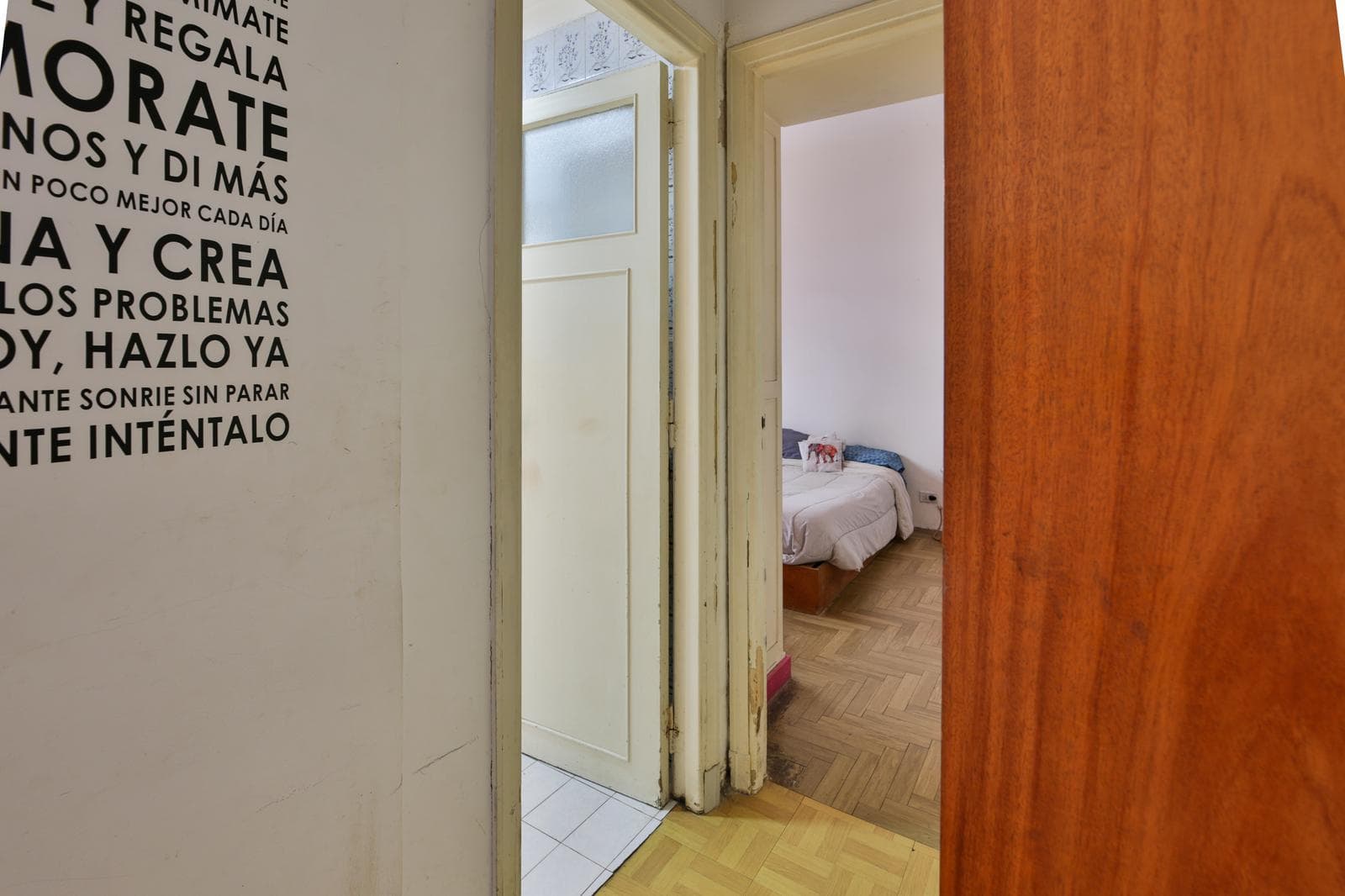 5-ROOM HOUSE FOR SALE WITH A YARD IN ALMAGRO - ON THE MAIN STREET - QUALIFIES FOR A MORTGAGE