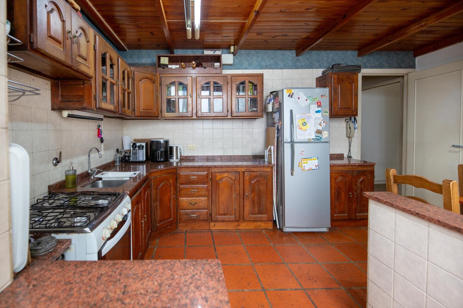 5-ROOM HOUSE FOR SALE WITH A YARD IN ALMAGRO - ON THE MAIN STREET - QUALIFIES FOR A MORTGAGE