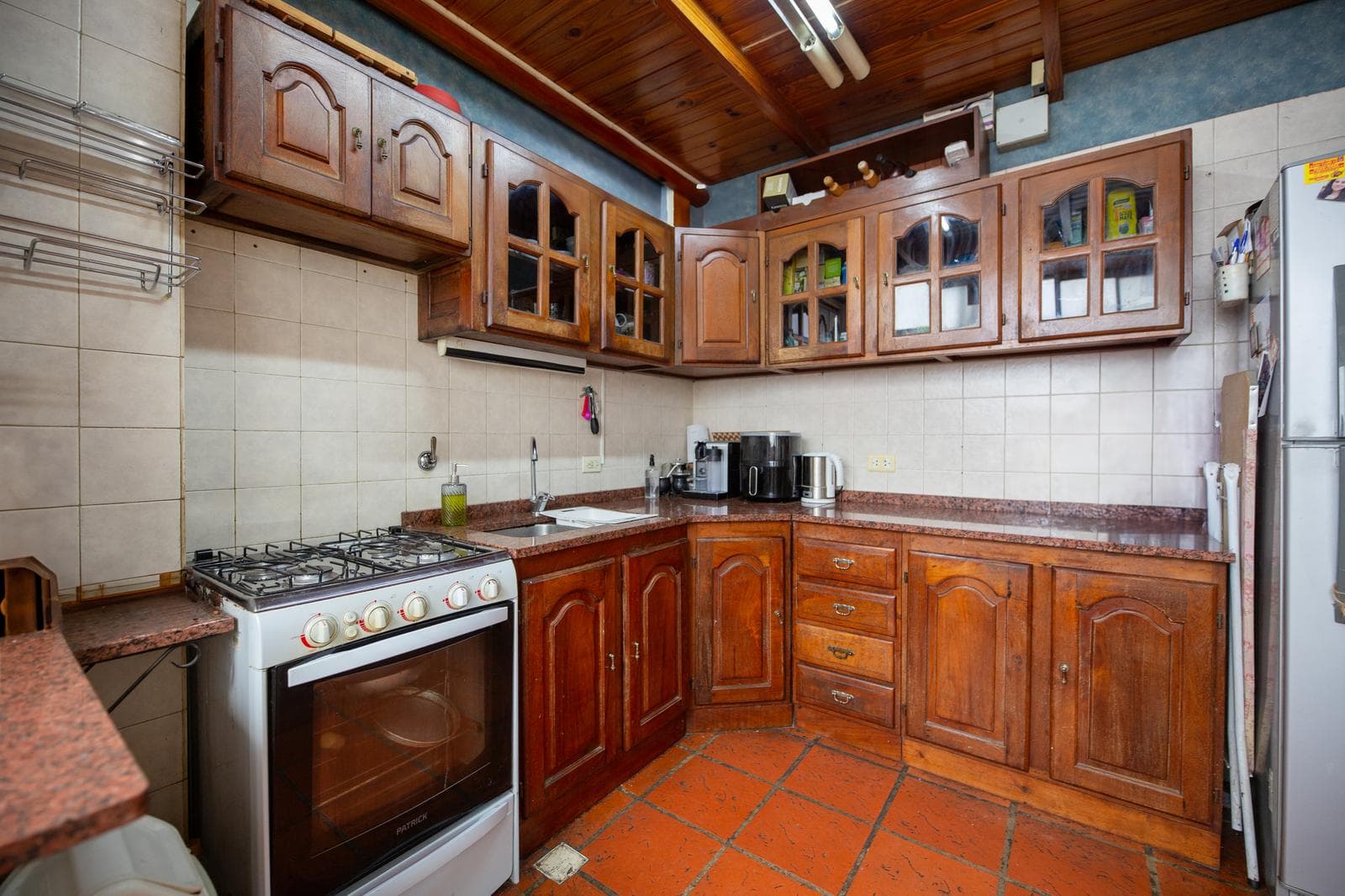 5-ROOM HOUSE FOR SALE WITH A YARD IN ALMAGRO - ON THE MAIN STREET - QUALIFIES FOR A MORTGAGE